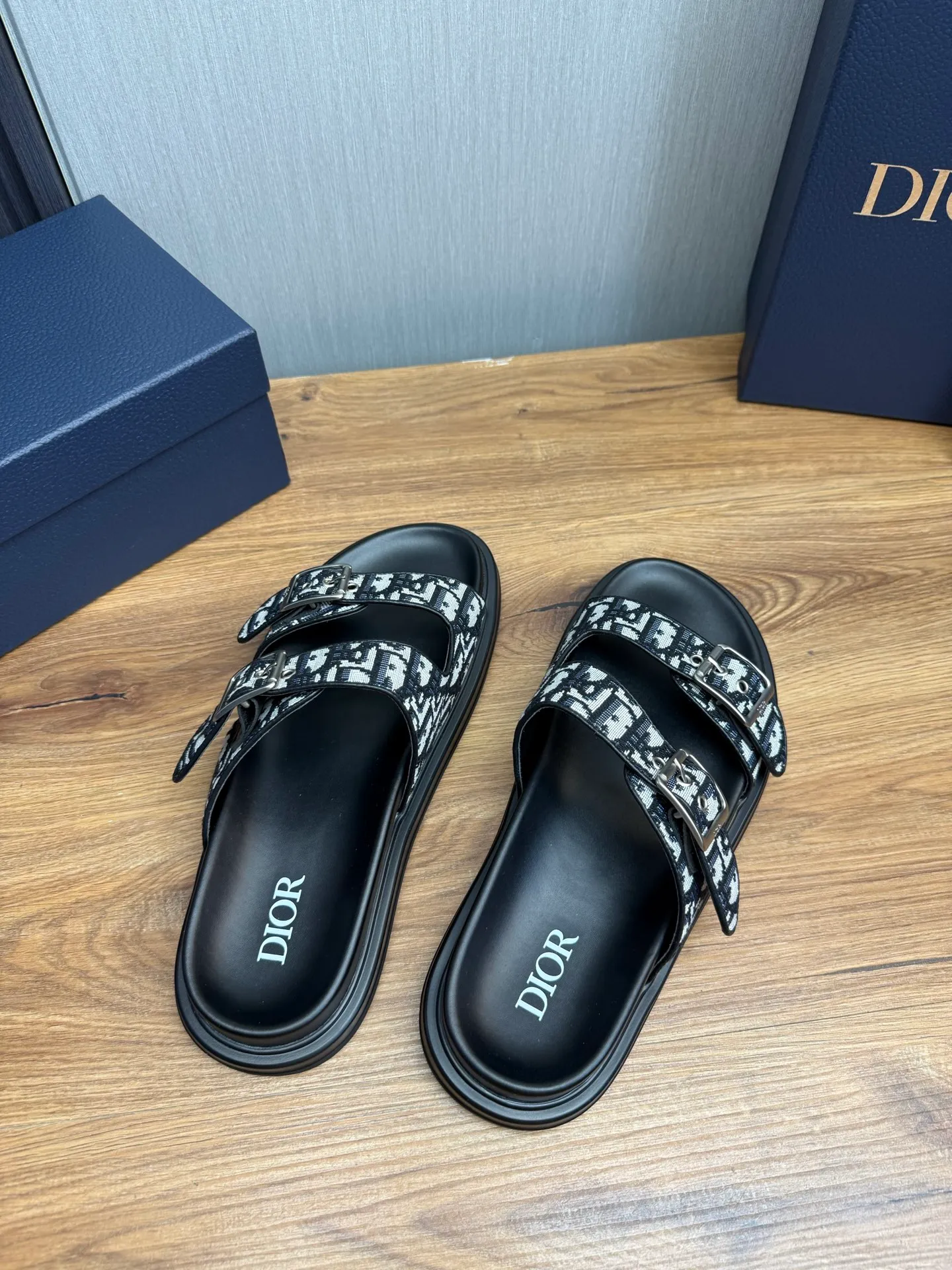 Men's shoes 💰300💰 Dior. Men's slippers 🩴Official website 1:1 production 38-45 yards 45 46 🉑️Customized original material shipped✅